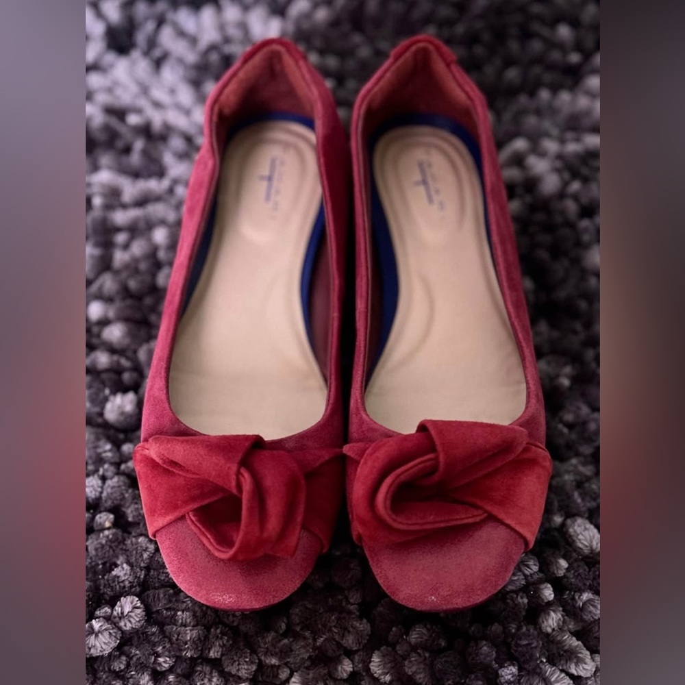 Never Worn Tahari Leather Burgundy Loafers Flats Shoes Size 5